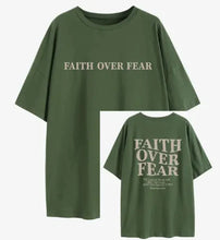 Afbeelding in Gallery-weergave laden, Faith Over Fear Tee
