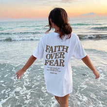 Afbeelding in Gallery-weergave laden, Faith Over Fear Tee
