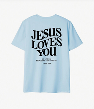 Afbeelding in Gallery-weergave laden, Jesus Loves You T-Shirt
