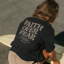 Afbeelding in Gallery-weergave laden, Faith Over Fear Tee
