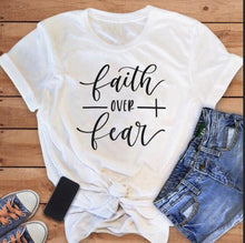 Afbeelding in Gallery-weergave laden, Faith Over Fear T-Shirt
